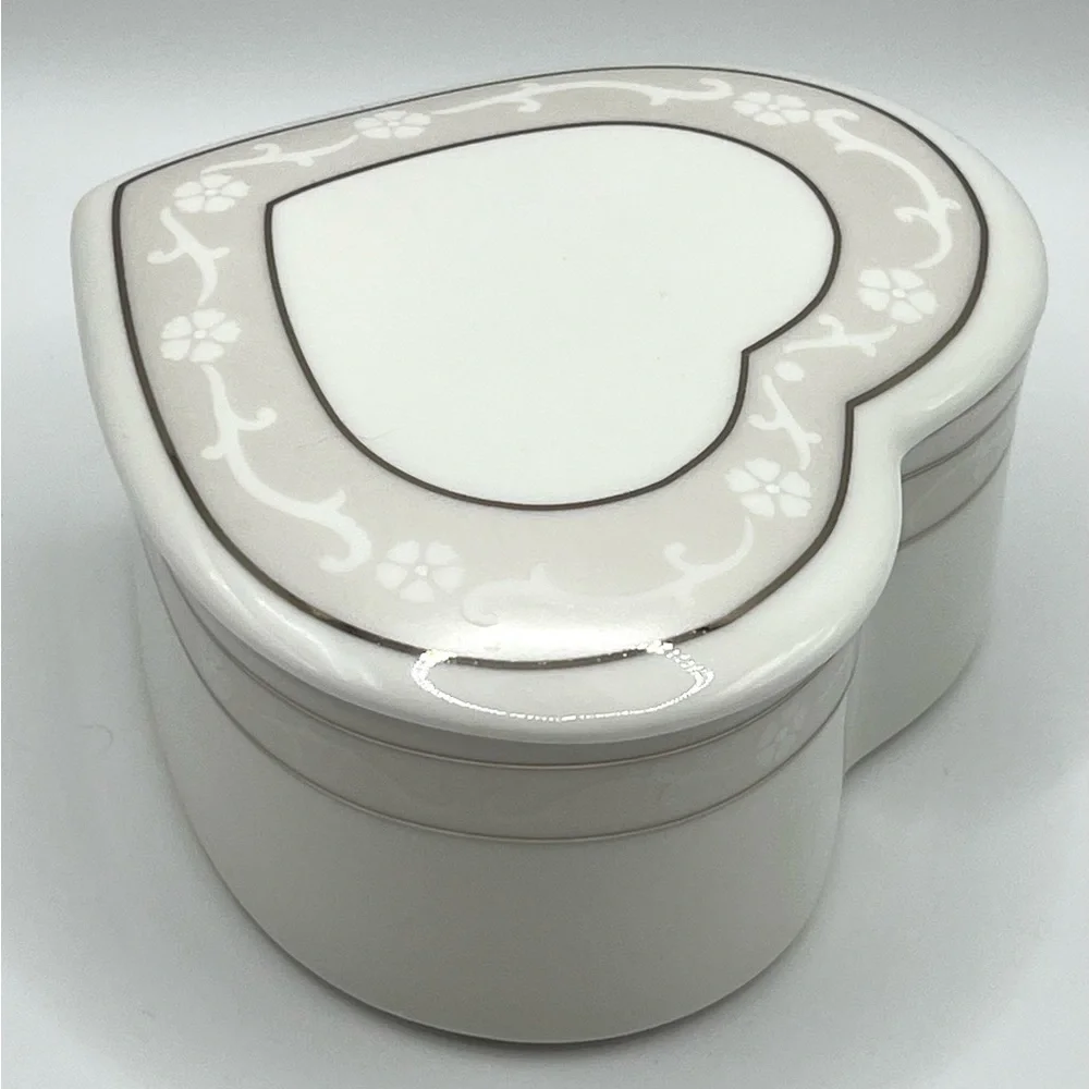 Wedgwood Icing Bone China White Heart Shaped Jewelry Trinket Box with Lid
